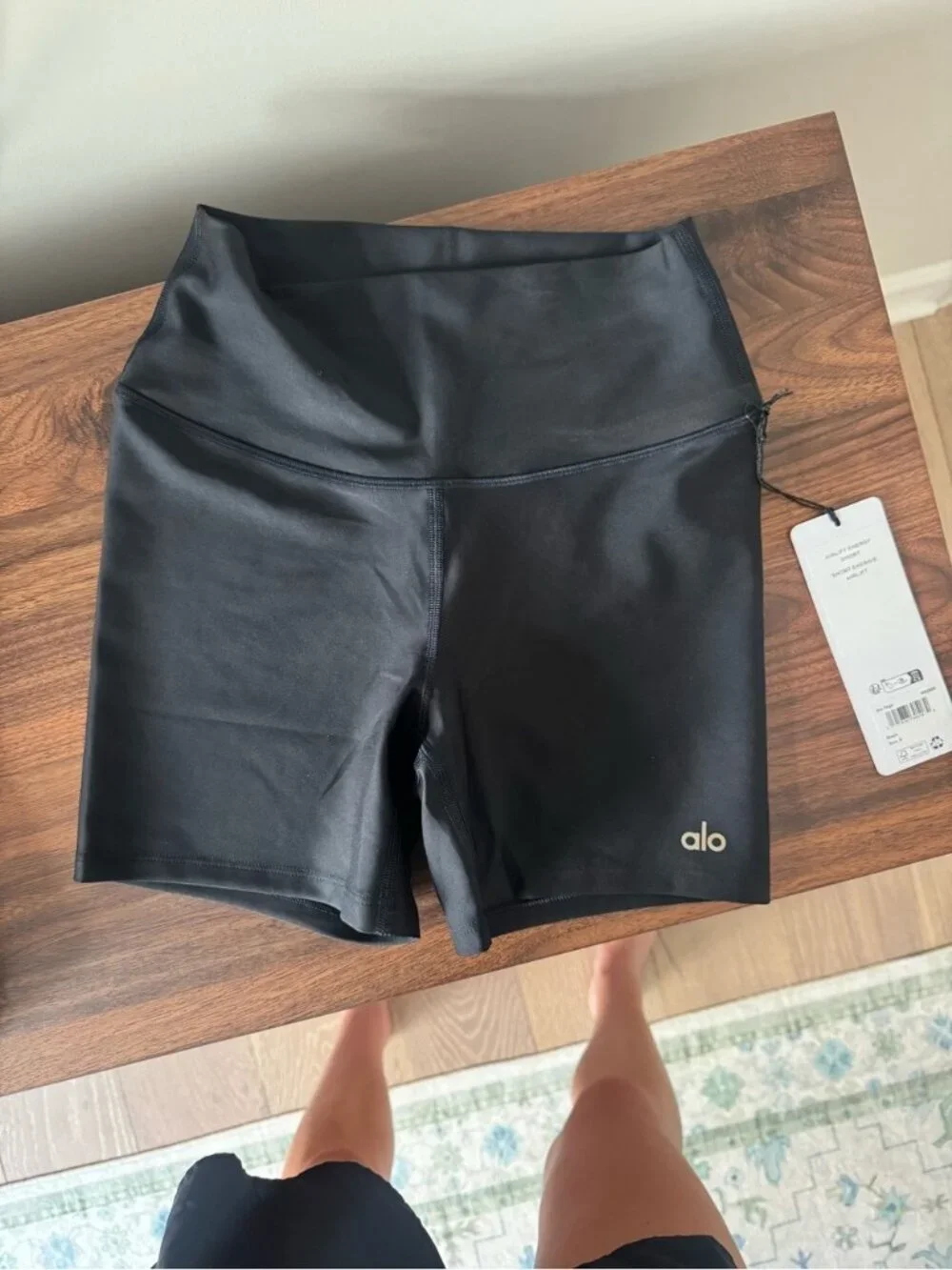 NWT Alo Yoga AIRLIFT ENERGY SHORT